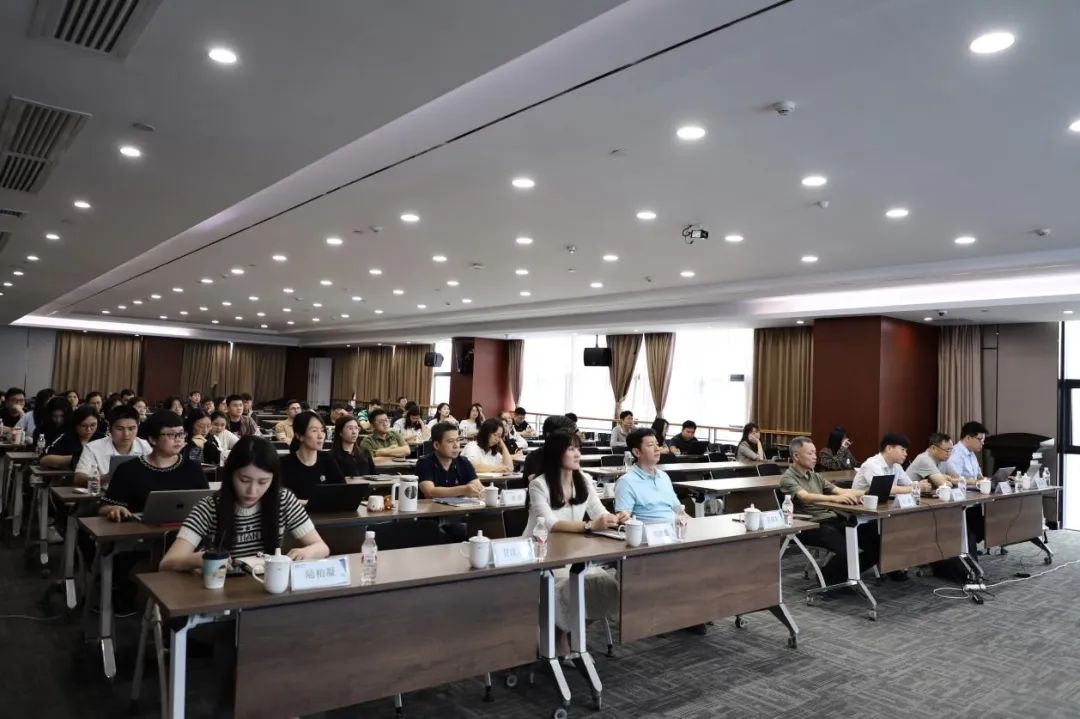 中信恒泰集團(tuán)組織開(kāi)展新質(zhì)生產(chǎn)力及新政策、新形勢(shì)下招投標(biāo)工作應(yīng)對(duì)策略專題培訓(xùn)